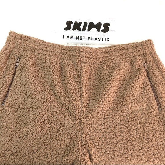 NWT SKIMS Cozy Knit High Waisted Sherpa Jogger Tigers Eye XL - Picture 9 of 16